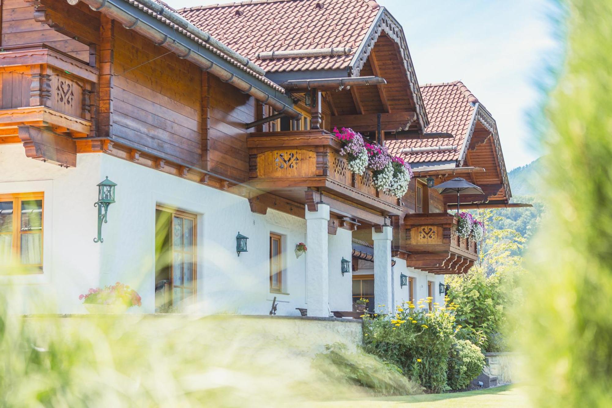 Schossleitner - Der Wohlfuehl-ansitz Am Wolfgangsee Mit Weitblick